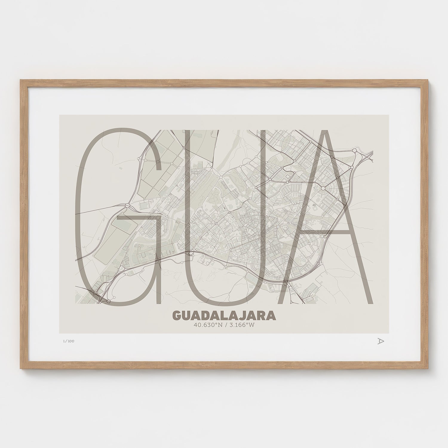 Lámina tipográfica de Guadalajara – diseño Ultrafina, marco de madera natural