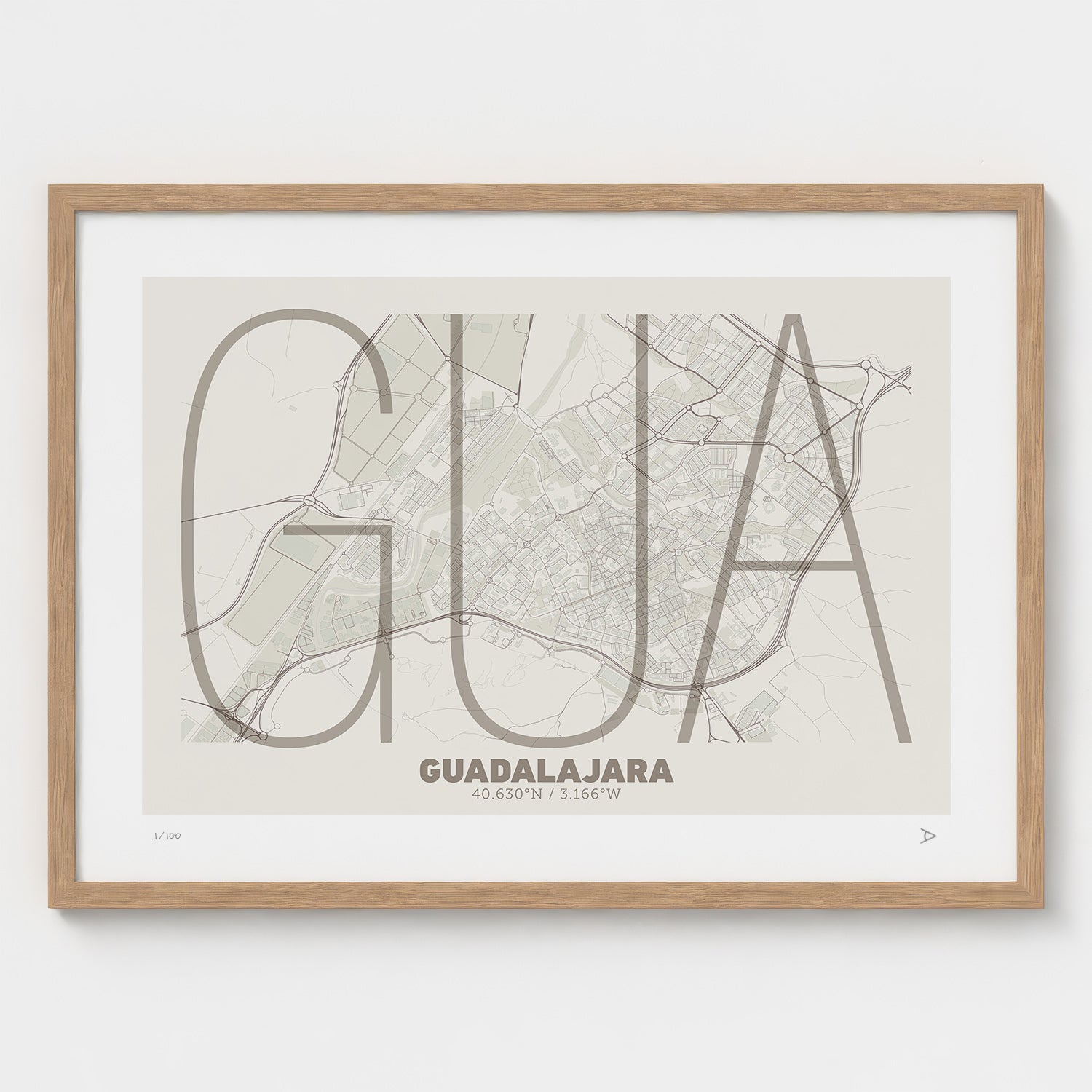 Lámina tipográfica de Guadalajara – diseño Ultrafina, marco de madera natural