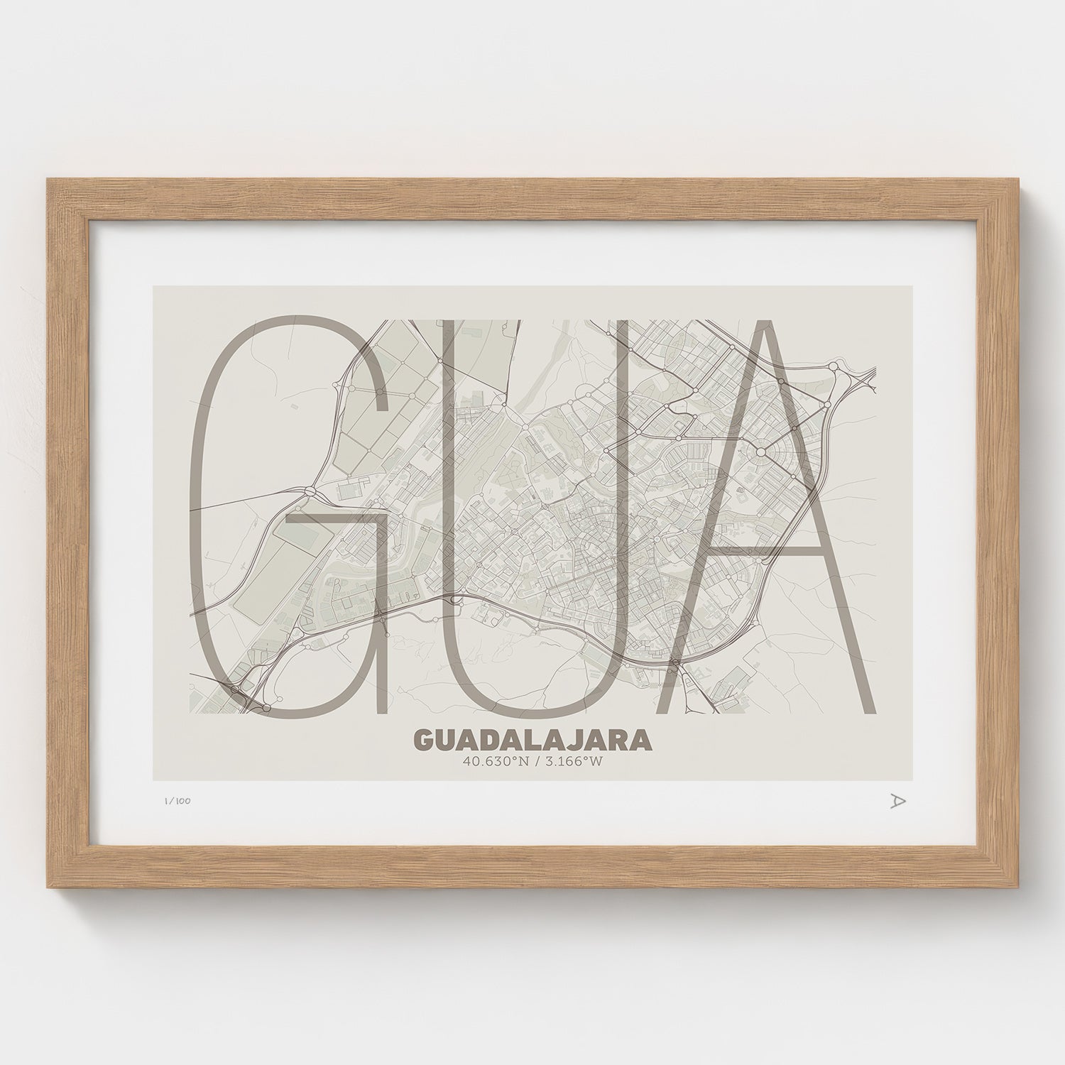 Lámina tipográfica de Guadalajara – diseño Ultrafina, marco de madera natural