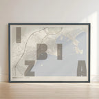 Lámina creativa de Ibiza – Diseño gráfico y tipografía sobre mapa