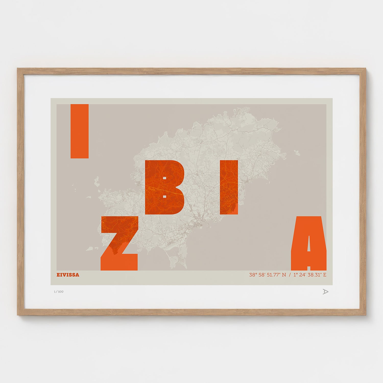Lámina tipográfica de Ibiza – diseño Revoltosa, marco de madera natural