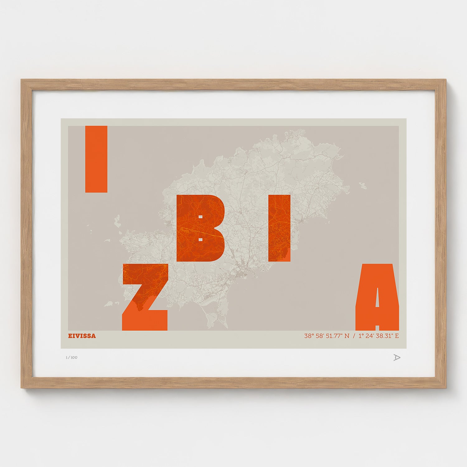 Lámina tipográfica de Ibiza – diseño Revoltosa, marco de madera natural