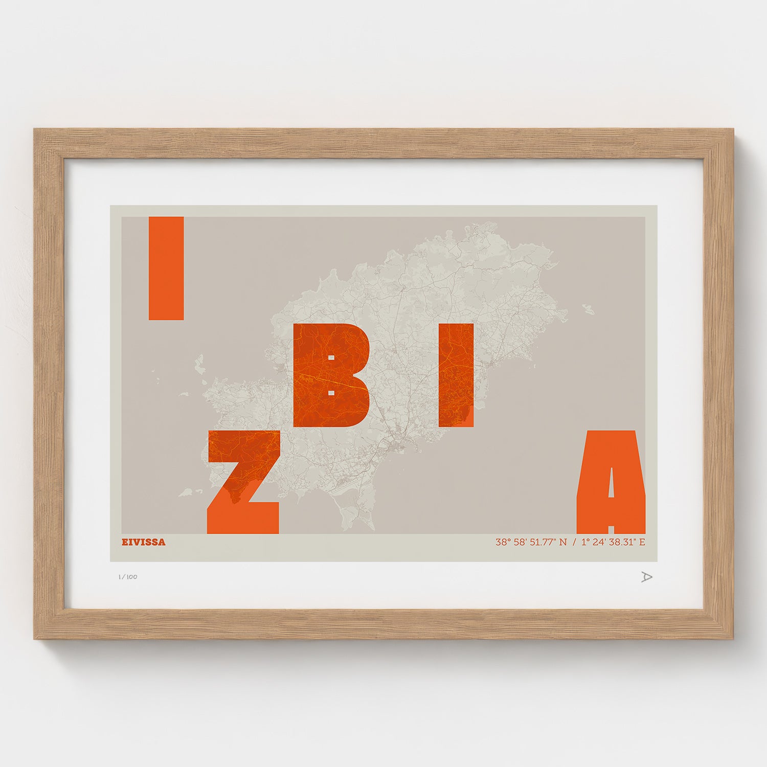 Lámina tipográfica de Ibiza – diseño Revoltosa, marco de madera natural