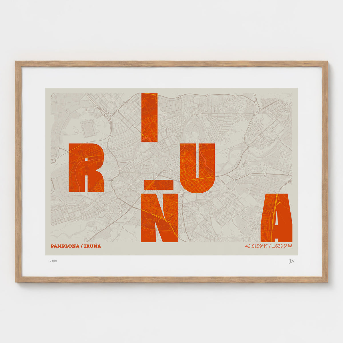 Lámina tipográfica de Iruña – diseño Revoltosa, marco de madera natural