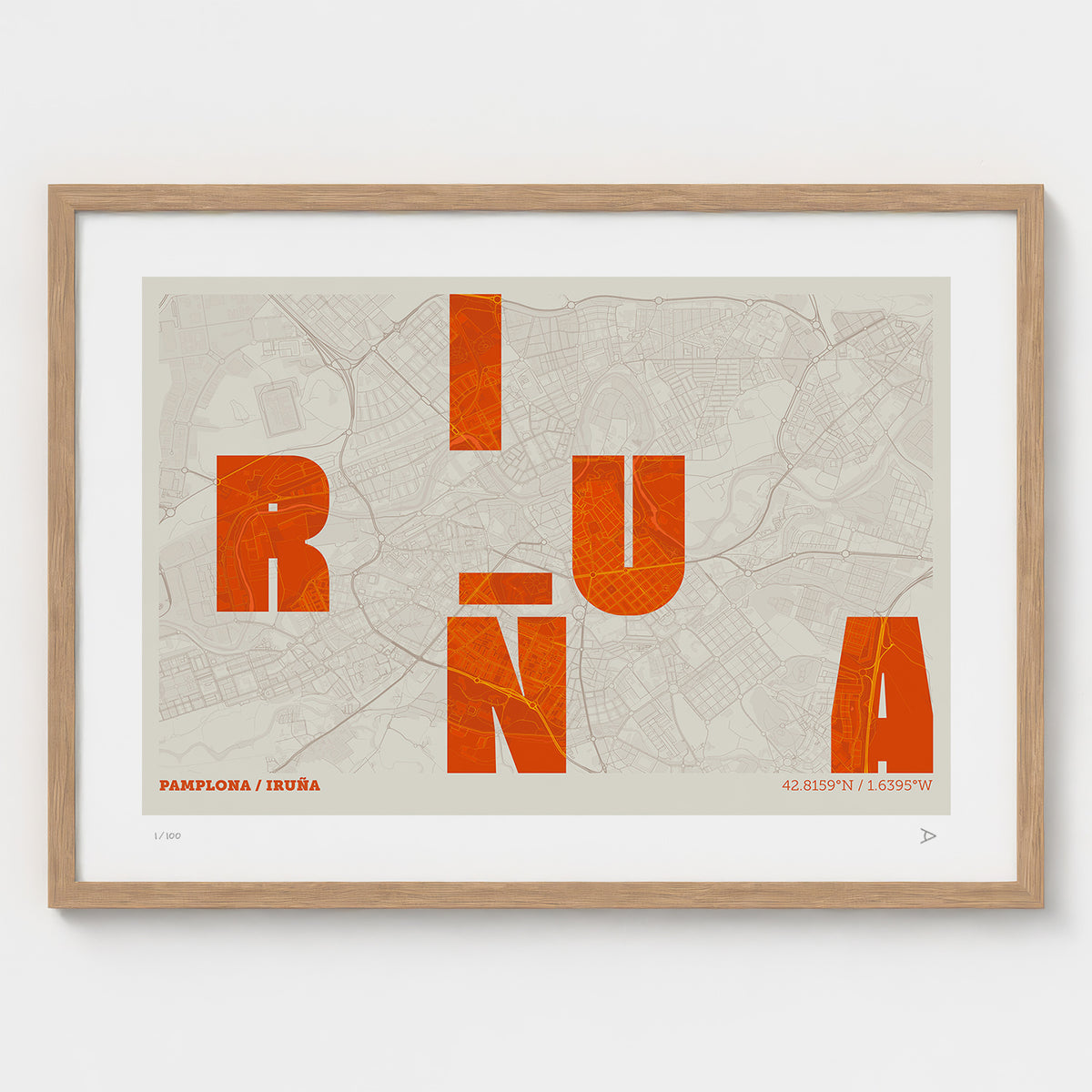 Lámina tipográfica de Iruña – diseño Revoltosa, marco de madera natural