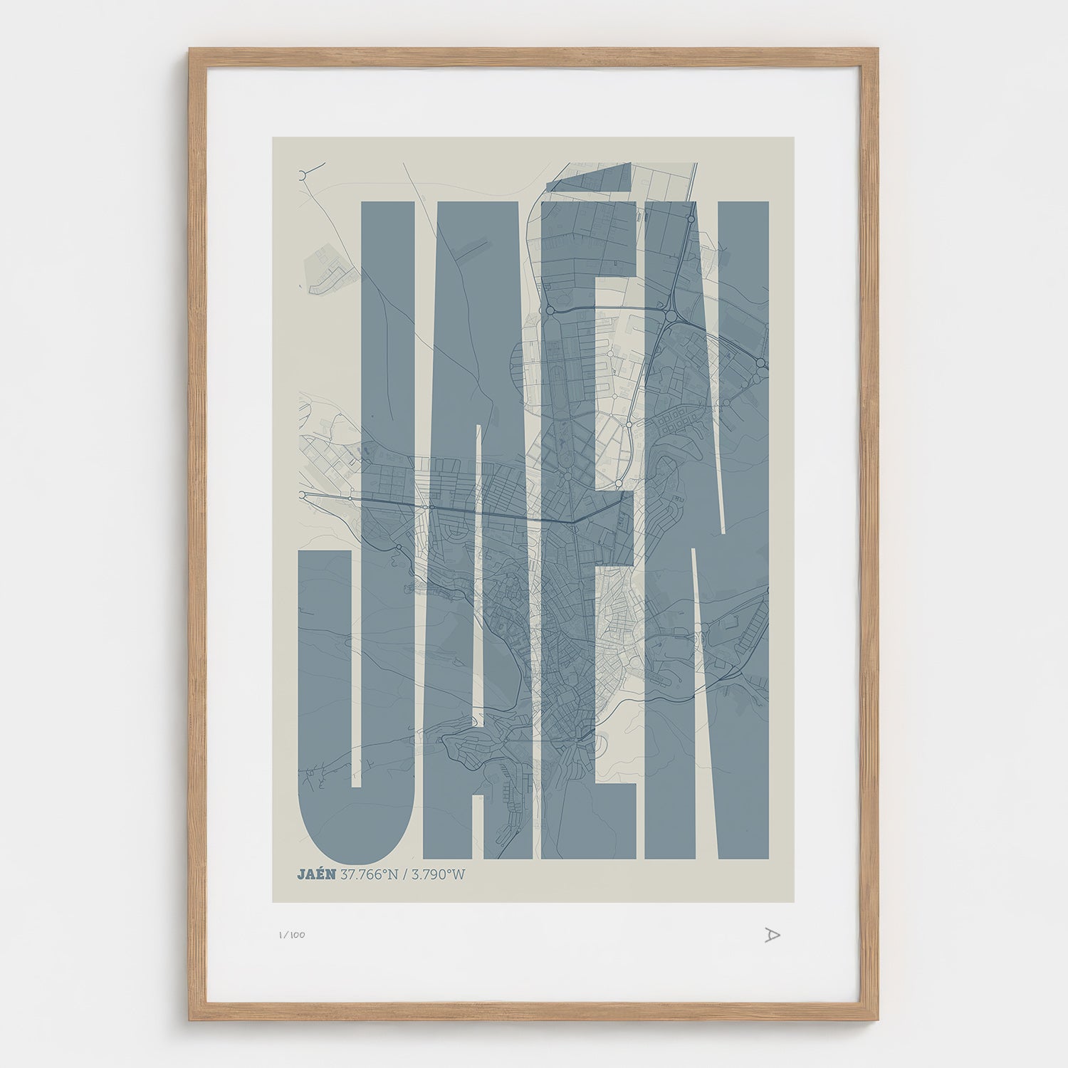 Lámina tipográfica de Jaen – diseño Extra Comprimida, marco de madera natural