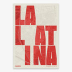 Mapa de la Latina, Madrid, en el diseño la Revoltosa, donde las letras del nombre aparecen aleatoriamente en diferentes líneas para un diseño urbano realmente original diseñado en rojo y fondo blanco roto