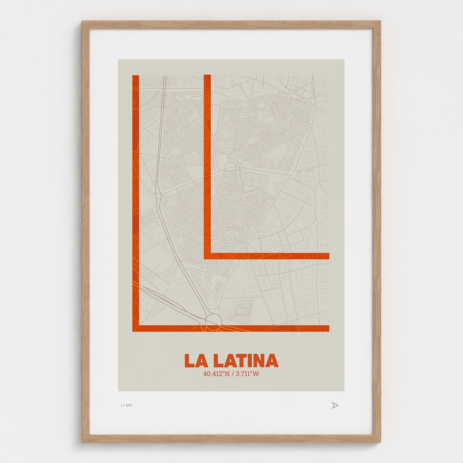Lámina tipográfica de La Latina – diseño Ultrafina, marco de madera natural