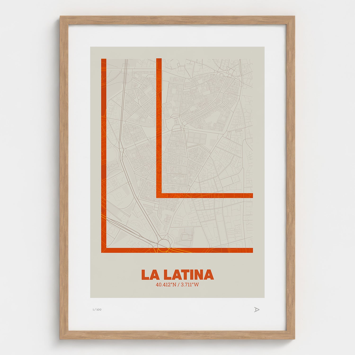 Lámina tipográfica de La Latina – diseño Ultrafina, marco de madera natural