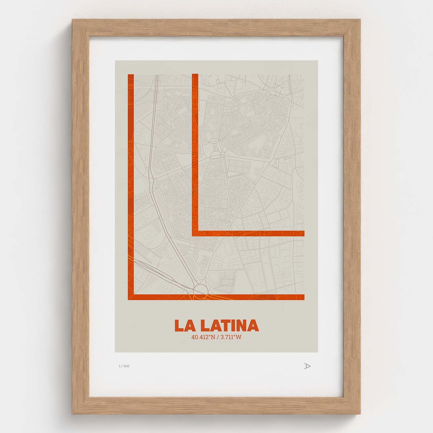 Lámina tipográfica de La Latina – diseño Ultrafina, marco de madera natural