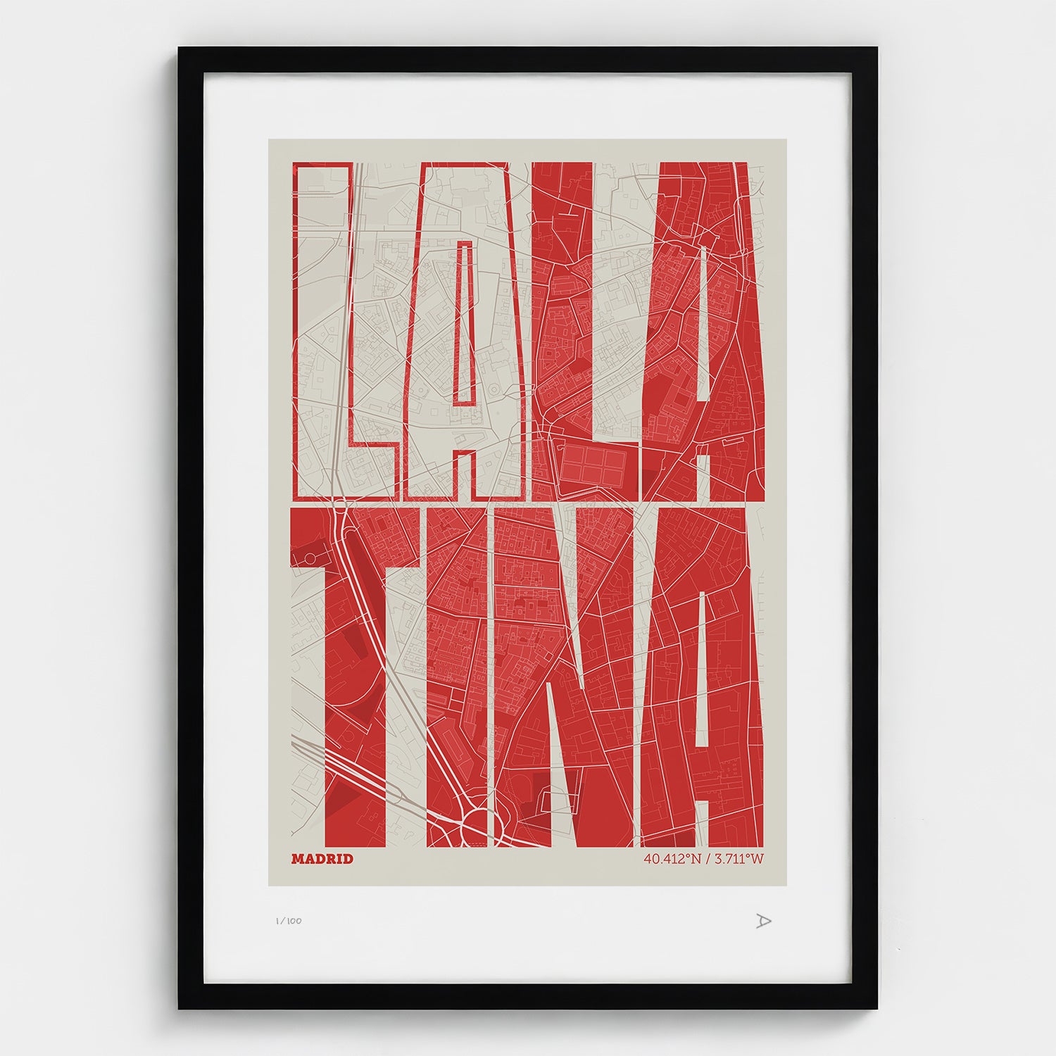 Lámina tipográfica de La Latina – diseño Extra Comprimida, marco negro