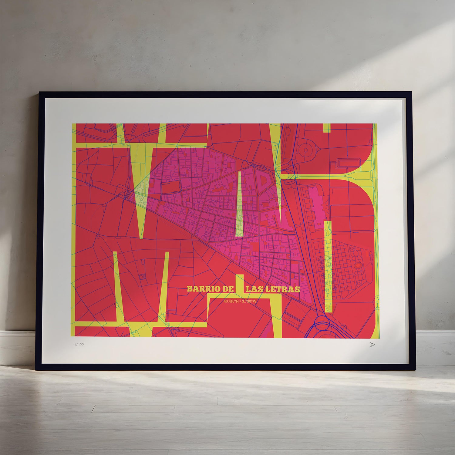 Láminas mapa de Las Letras enmarcadas en negro y madera natural