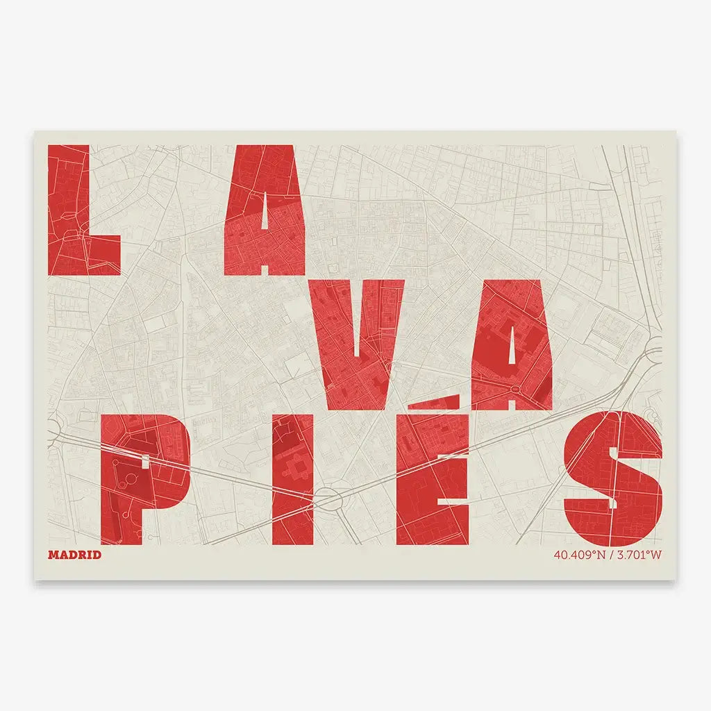 Mapa de Lavapiés, Madrid, en el diseño la Revoltosa, donde las letras del nombre aparecen aleatoriamente en diferentes líneas para un diseño urbano realmente original diseñado en rojo y fondo blanco roto