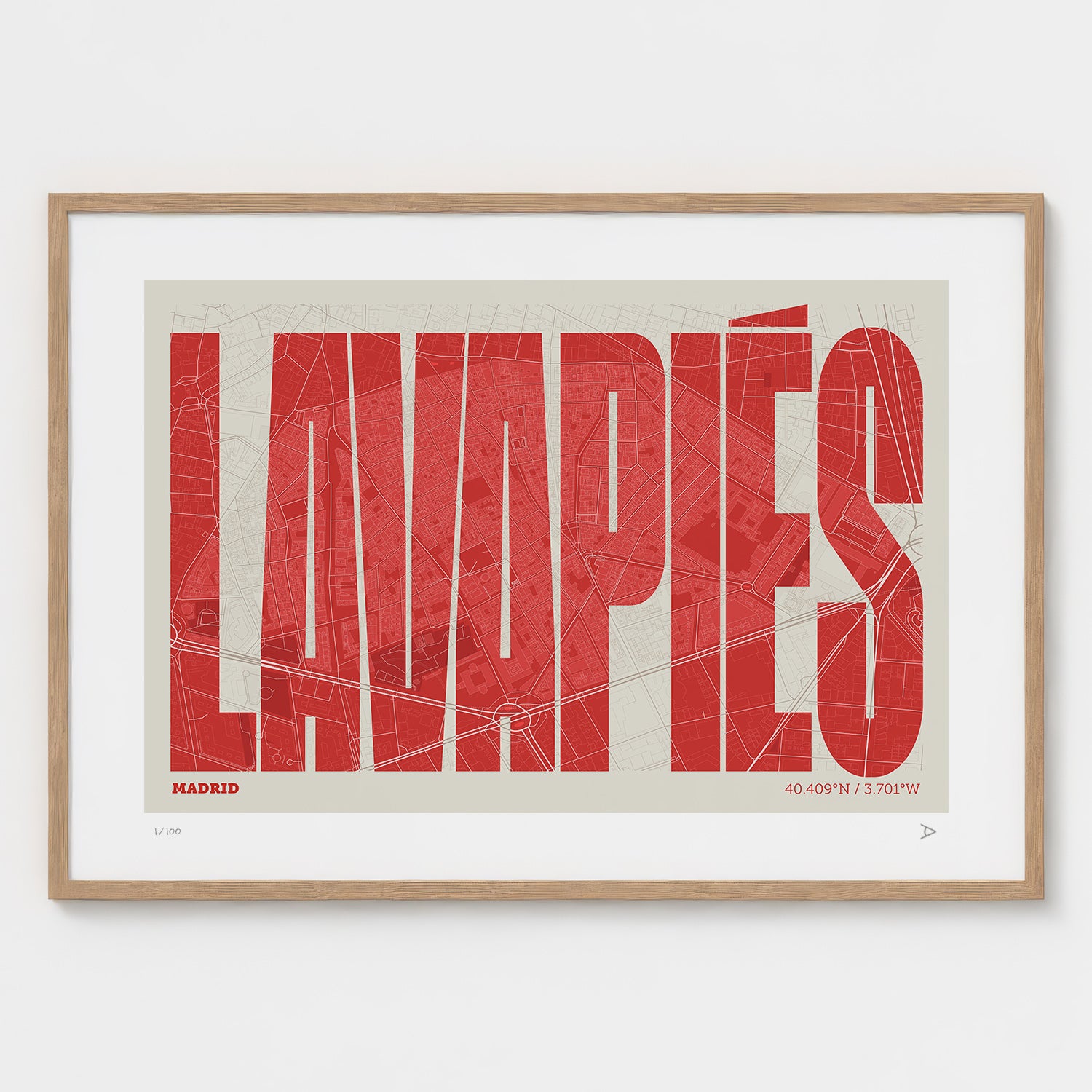 Lámina tipográfica de Lavapiés – diseño Extra Comprimida, marco de madera natural