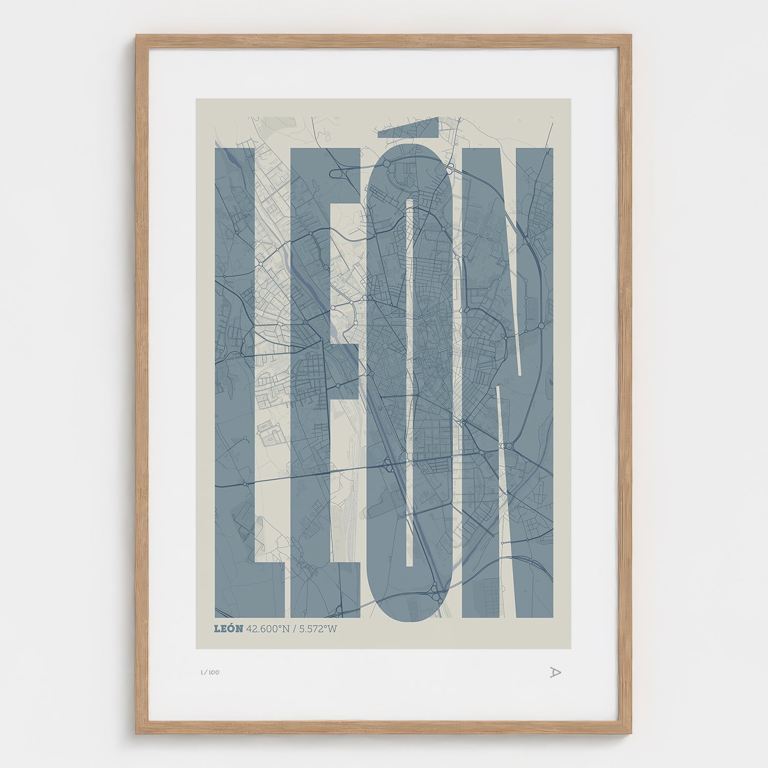 Lámina tipográfica de Leon – diseño Extra Comprimida, marco de madera natural
