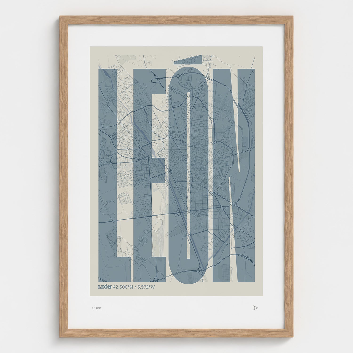 Lámina tipográfica de Leon – diseño Extra Comprimida, marco de madera natural