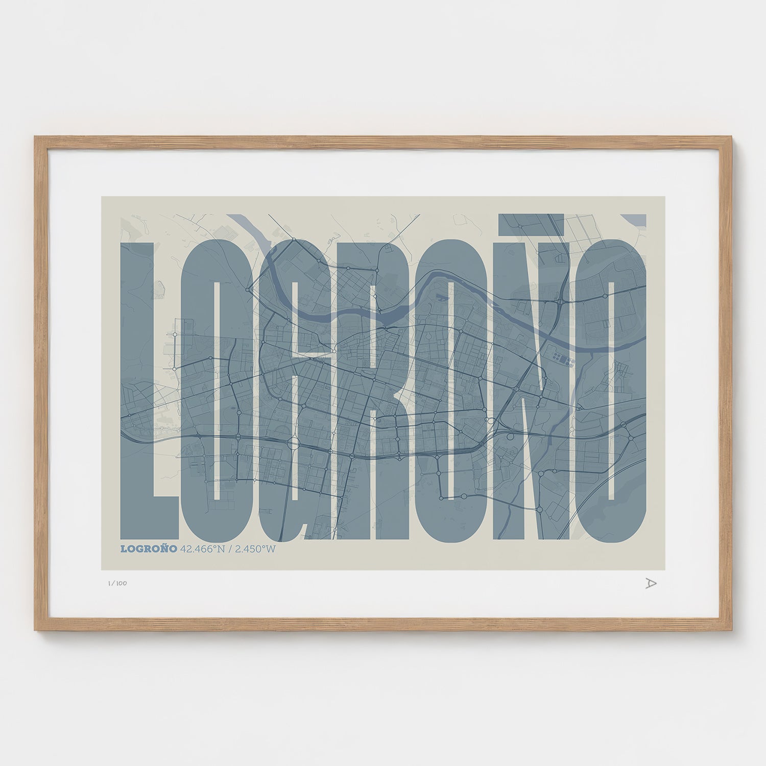 Lámina tipográfica de Logrono – diseño Extra Comprimida, marco de madera natural