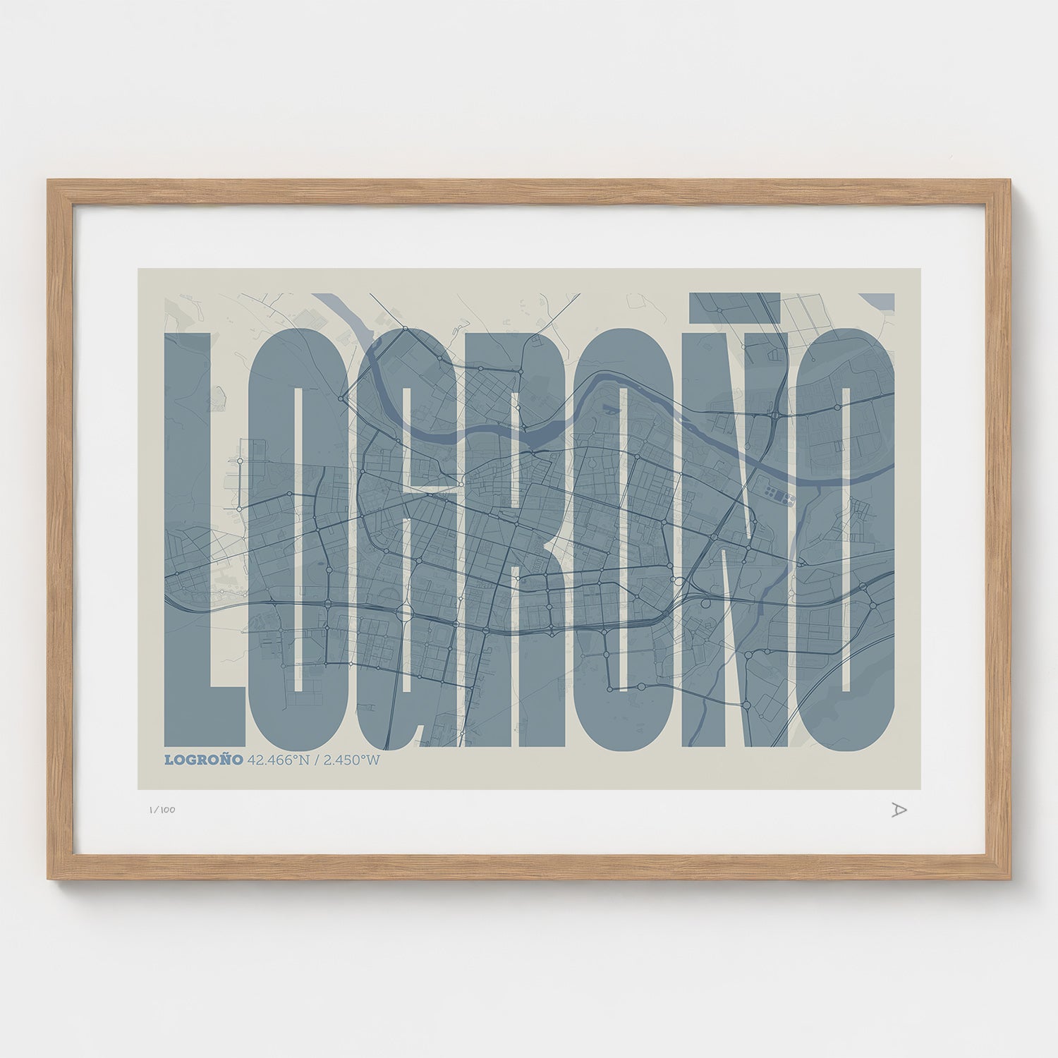 Lámina tipográfica de Logrono – diseño Extra Comprimida, marco de madera natural