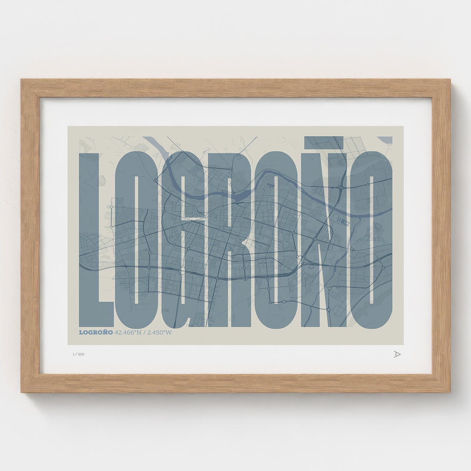 Lámina tipográfica de Logrono – diseño Extra Comprimida, marco de madera natural