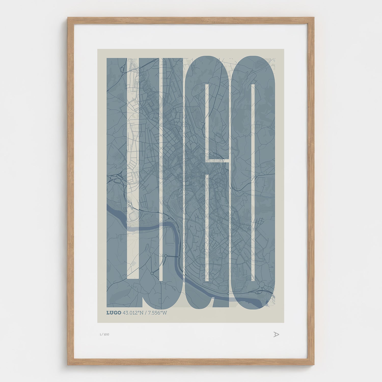 Lámina tipográfica de Lugo – diseño Extra Comprimida, marco de madera natural