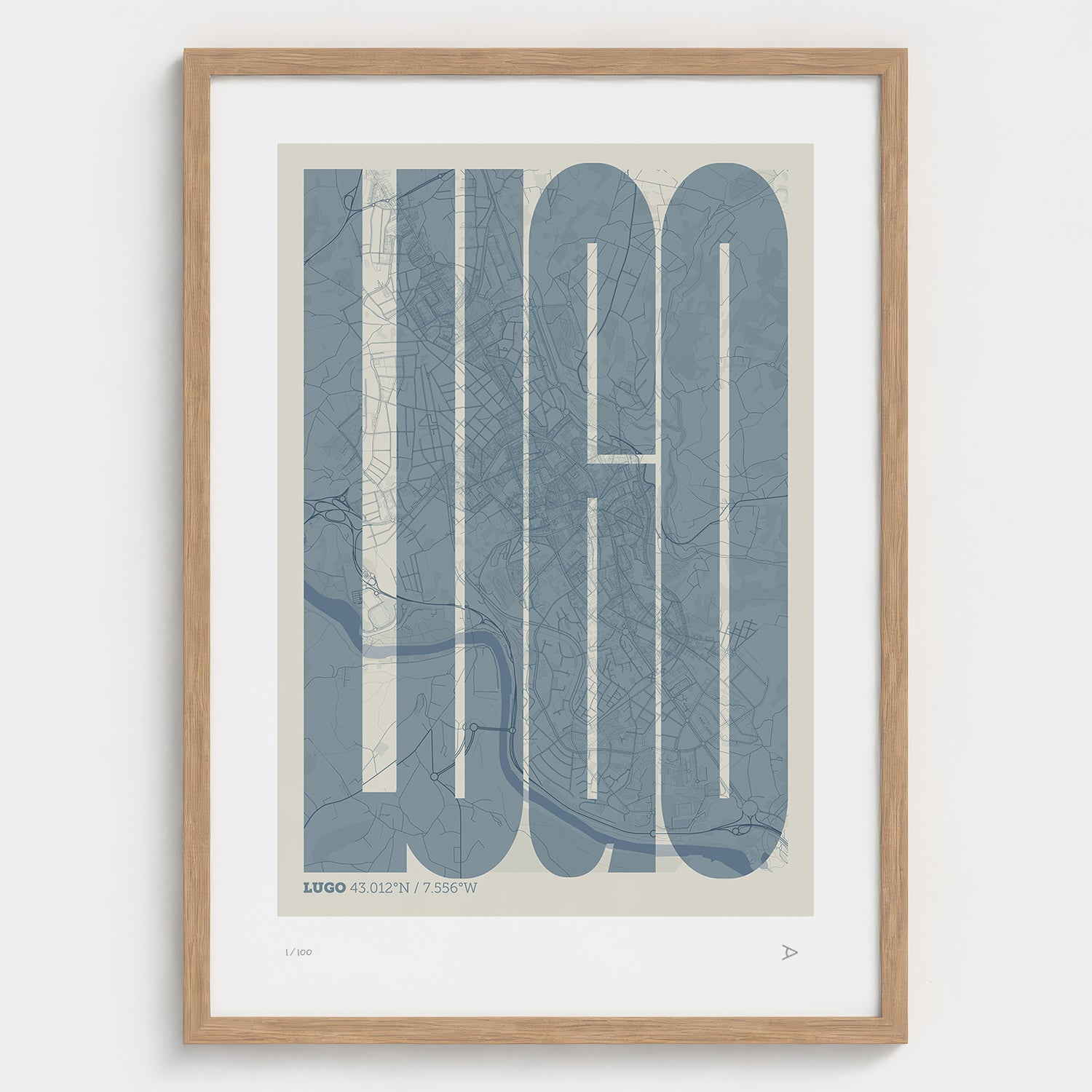 Lámina tipográfica de Lugo – diseño Extra Comprimida, marco de madera natural
