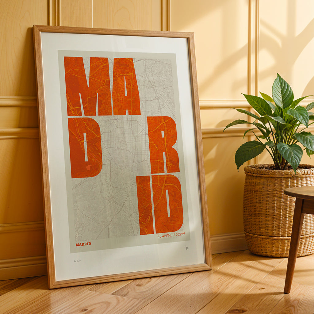 Lámina mapa de Madrid decorando un interior