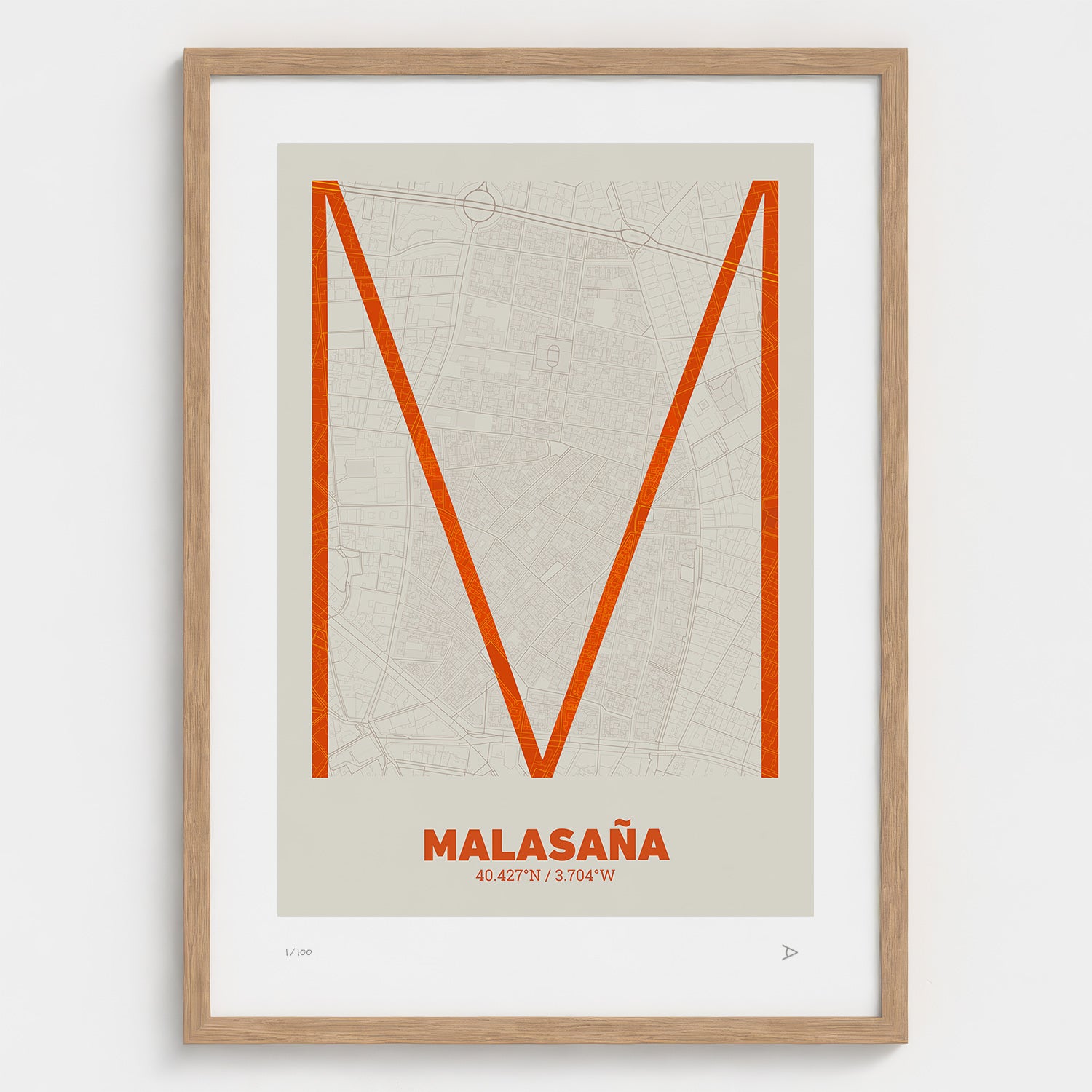 Lámina tipográfica de Malasaña – diseño Ultrafina, marco de madera natural