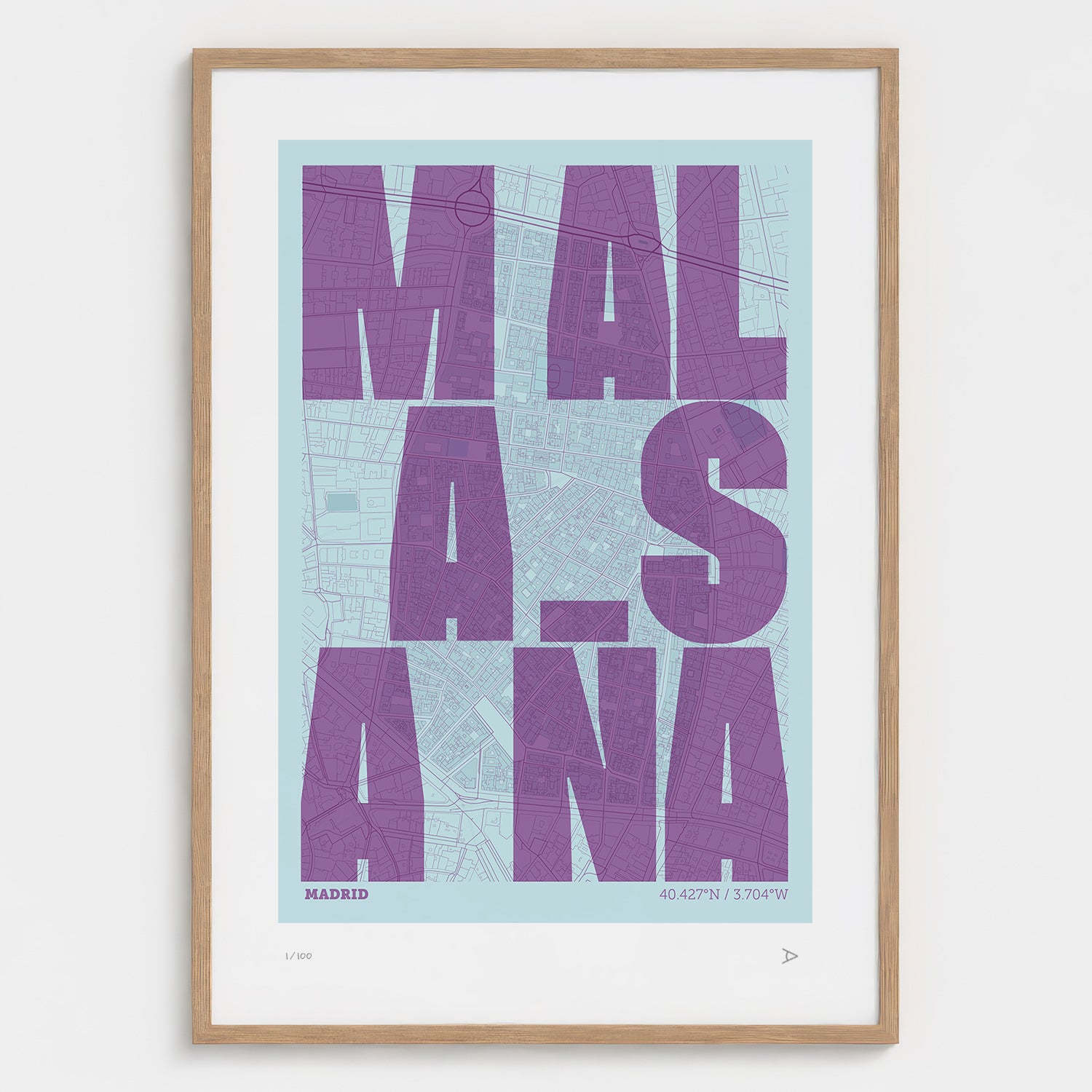 Lámina tipográfica de Malasaña – diseño Revoltosa, marco de madera natural