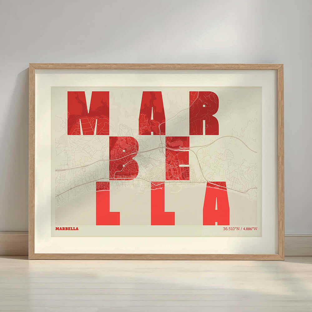 Lámina creativa de Marbella – Diseño gráfico y tipografía sobre mapa