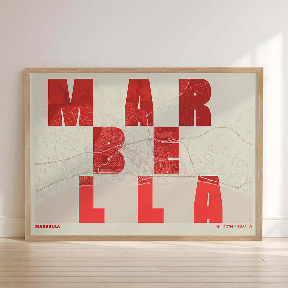 Lámina creativa de Marbella – Diseño gráfico y tipografía sobre mapa