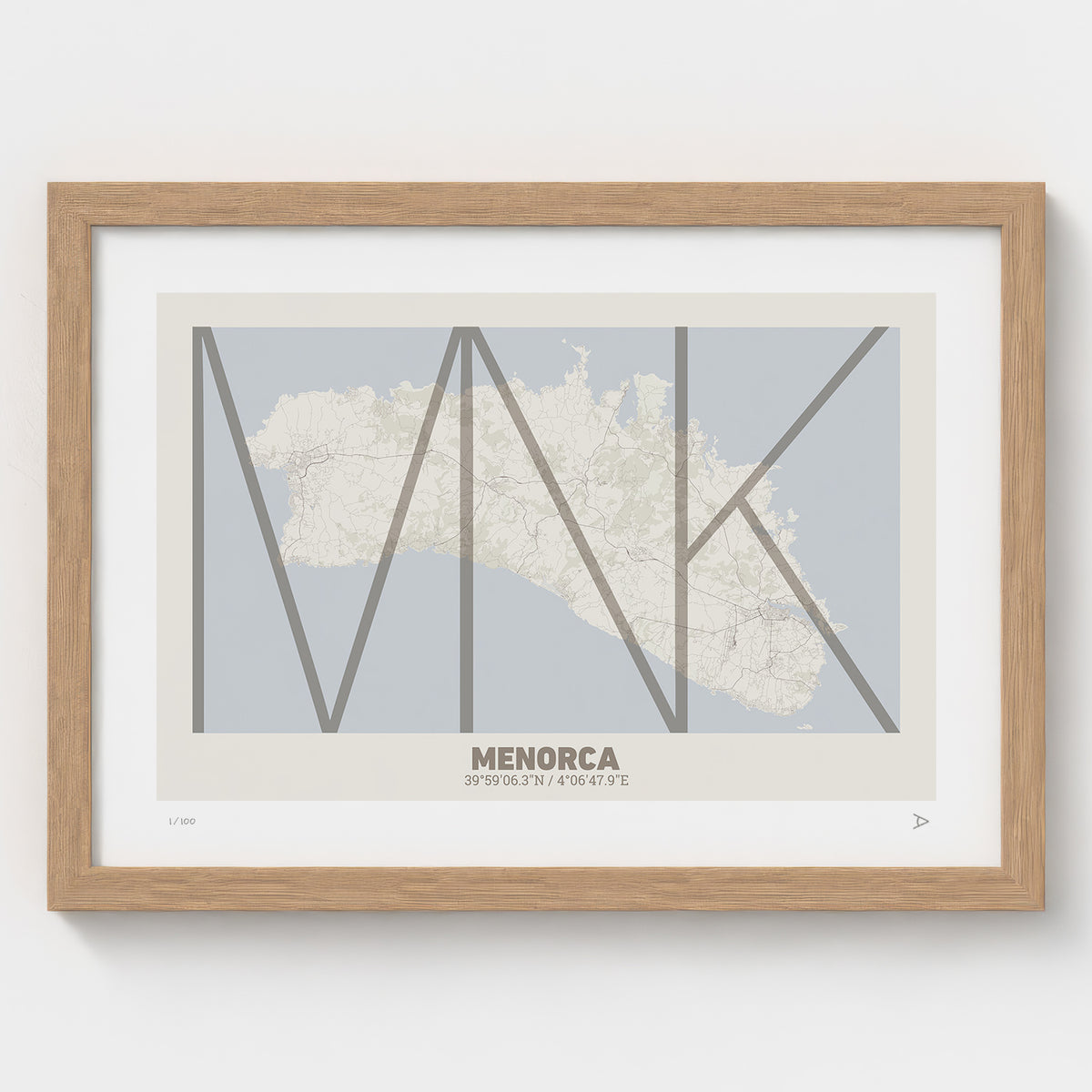 Lámina tipográfica de Menorca – diseño Ultrafina, marco de madera natural