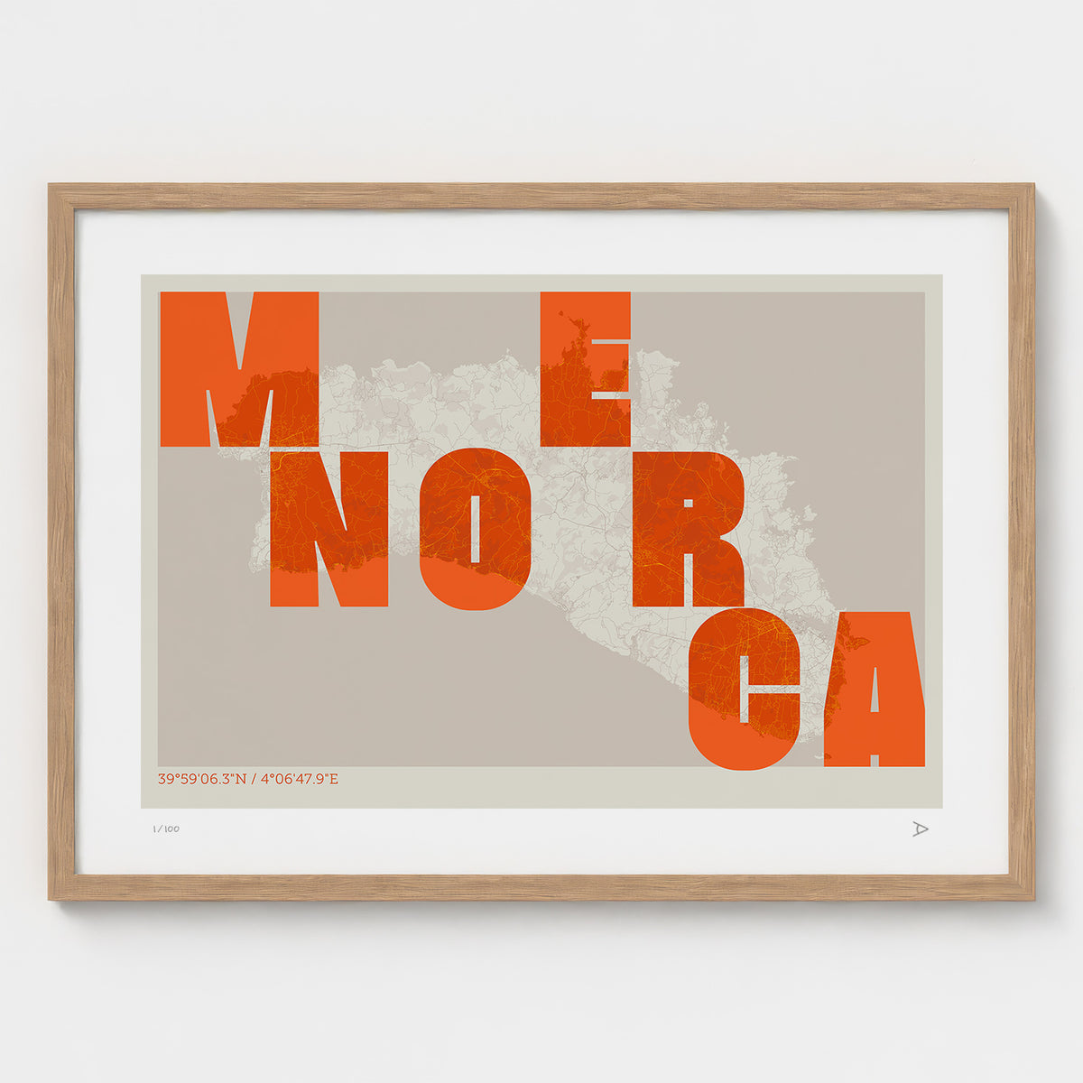 Lámina tipográfica de Menorca – diseño Revoltosa, marco de madera natural