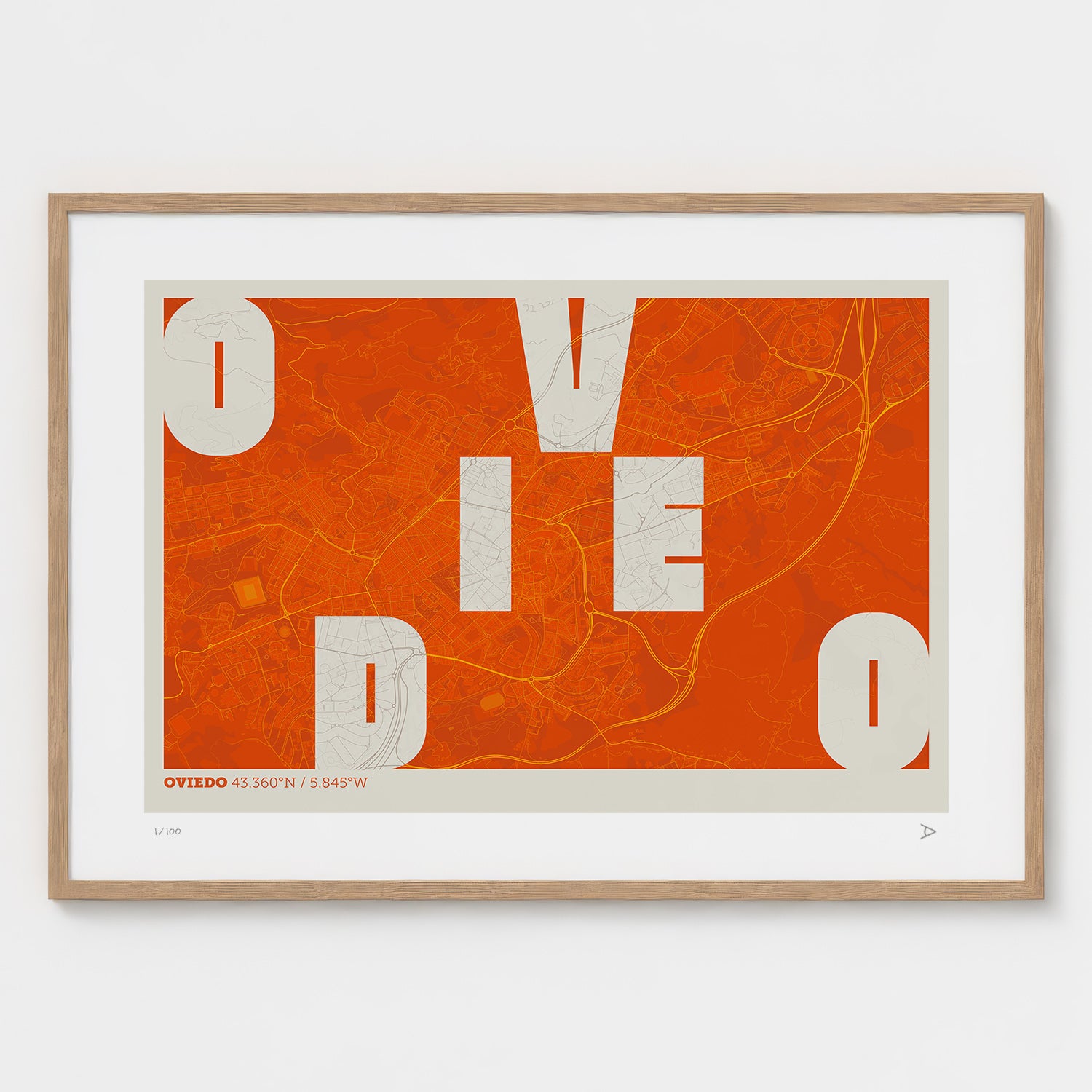 Lámina tipográfica de Oviedo – diseño Revoltosa, marco de madera natural
