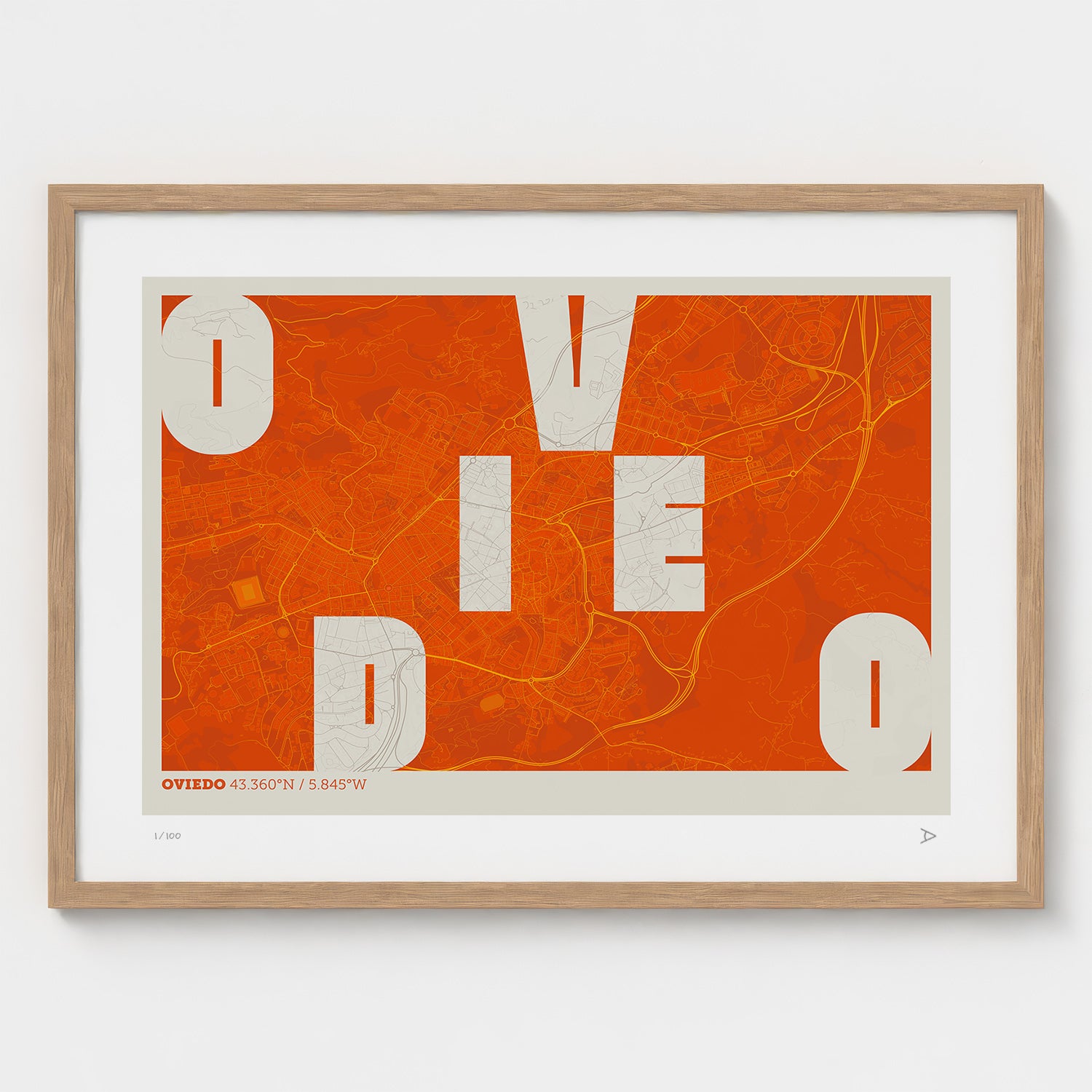 Lámina tipográfica de Oviedo – diseño Revoltosa, marco de madera natural