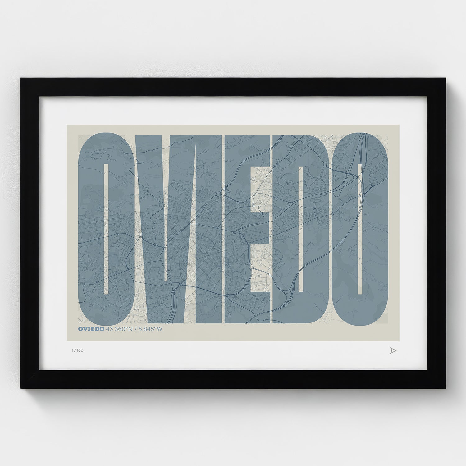 Lámina tipográfica de Oviedo – diseño Extra Comprimida, marco negro