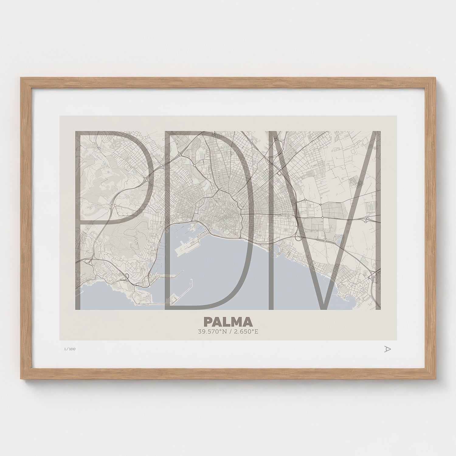 Lámina tipográfica de Palma – diseño Ultrafina, marco de madera natural