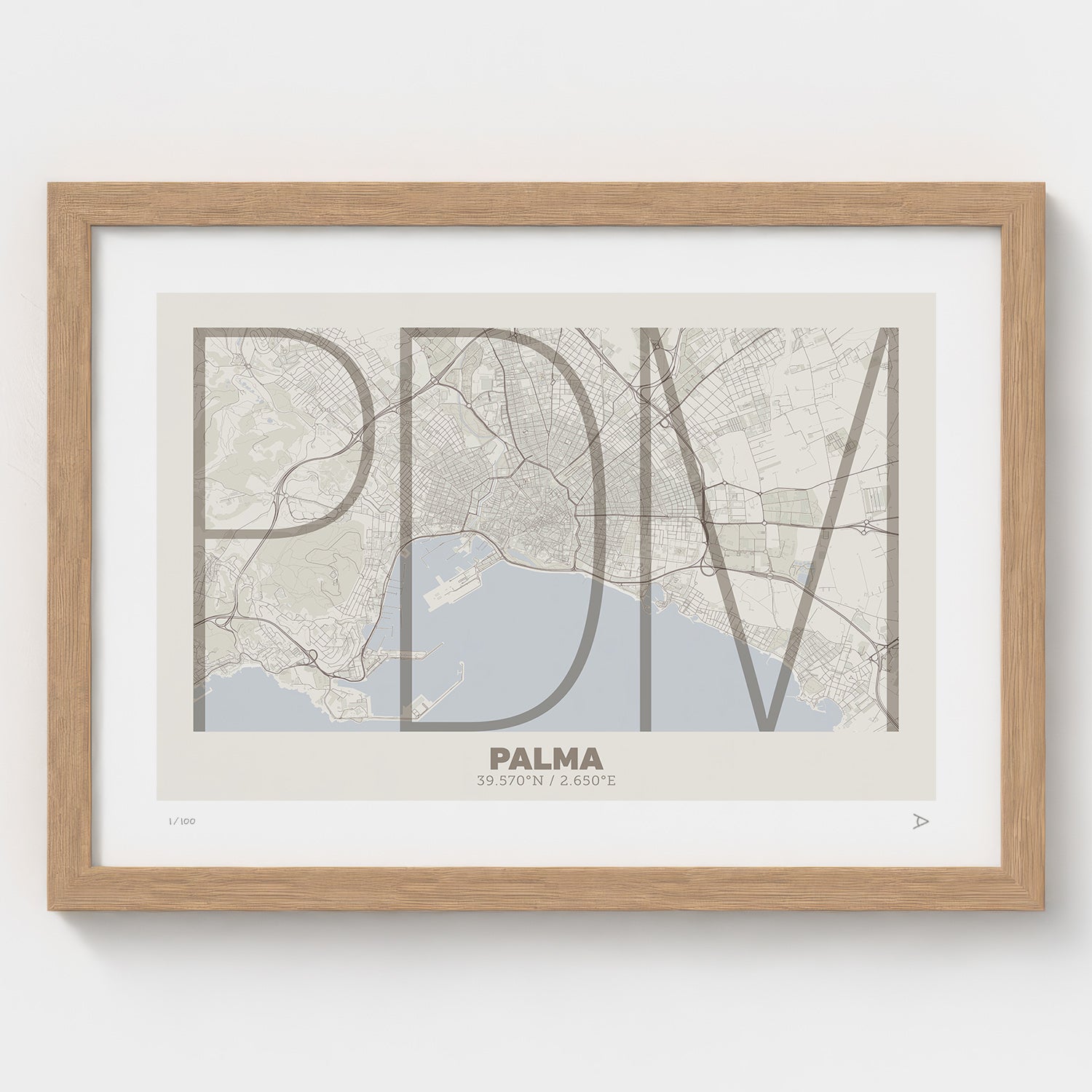 Lámina tipográfica de Palma – diseño Ultrafina, marco de madera natural