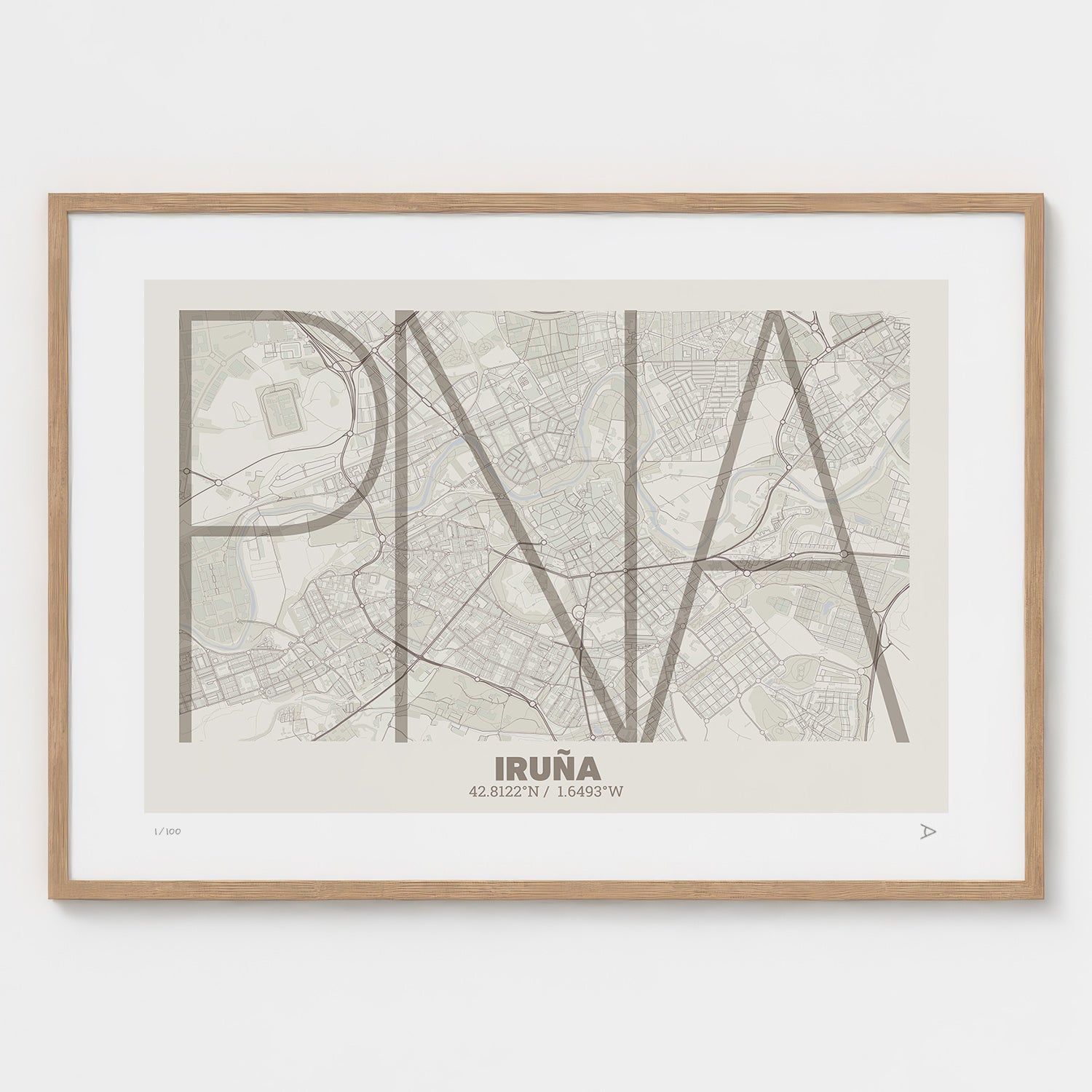 Lámina tipográfica de Pamplona – diseño Ultrafina, marco de madera natural