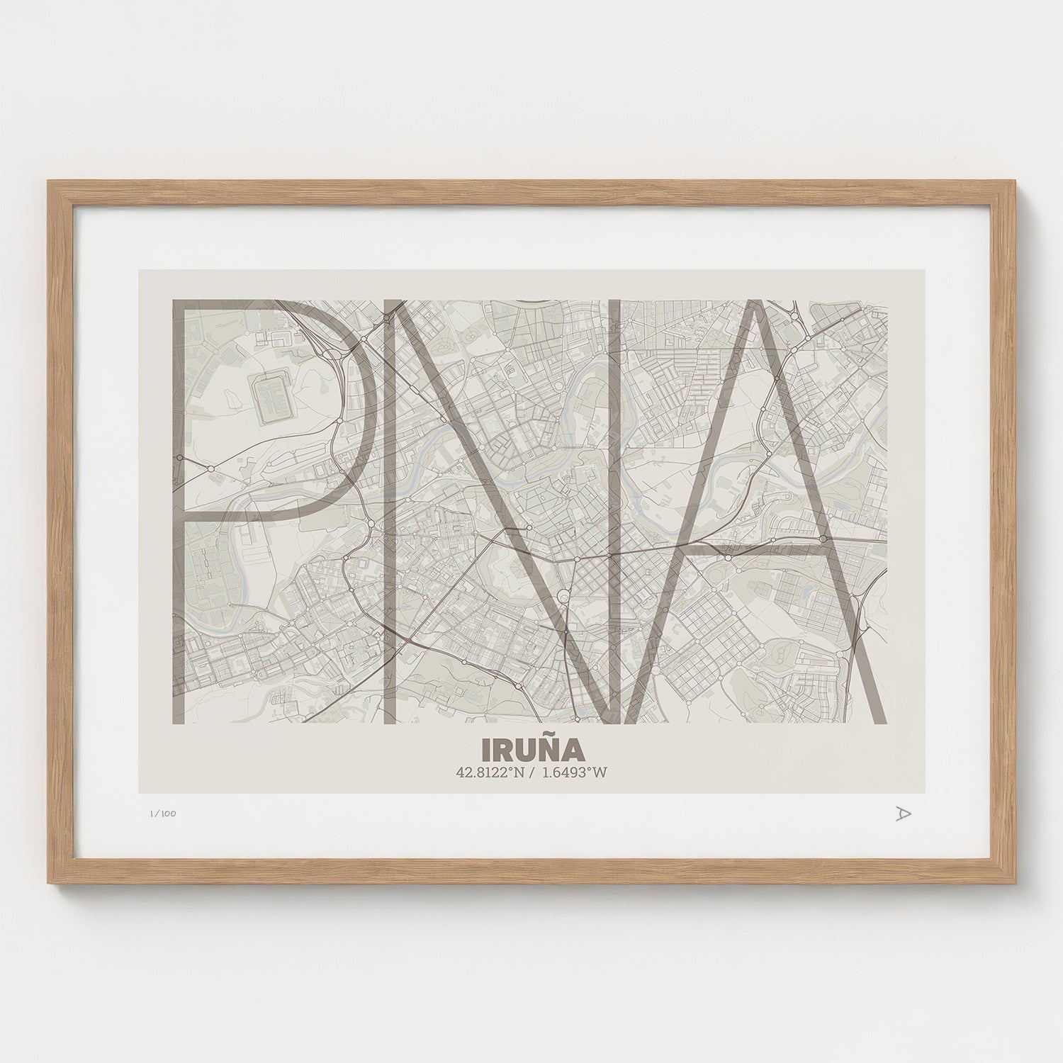 Lámina tipográfica de Pamplona – diseño Ultrafina, marco de madera natural