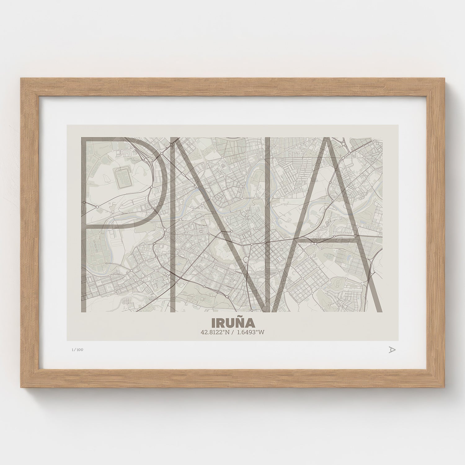 Lámina tipográfica de Pamplona – diseño Ultrafina, marco de madera natural