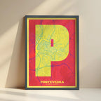 Cuadro de Pontevedra en mi diseño la Súper Bold, un póster tipográfico donde el mapa de la ciudad se fusiona con una tipografía extra gruesa para un impacto visual moderno diseñado en amarillo y fucsia con impresión sin márgenes, apoyado contra la pared