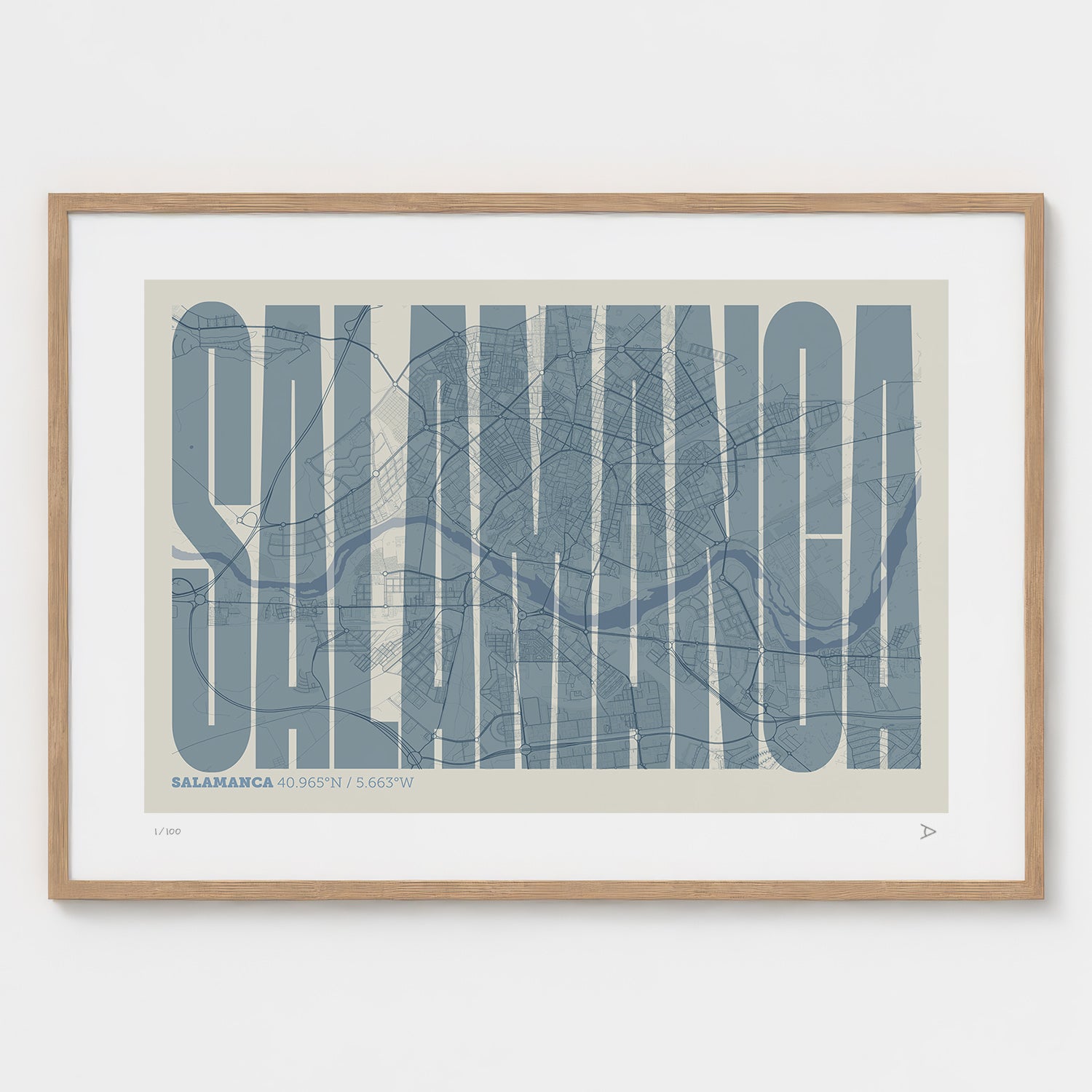 Lámina tipográfica de Salamanca – diseño Extra Comprimida, marco de madera natural