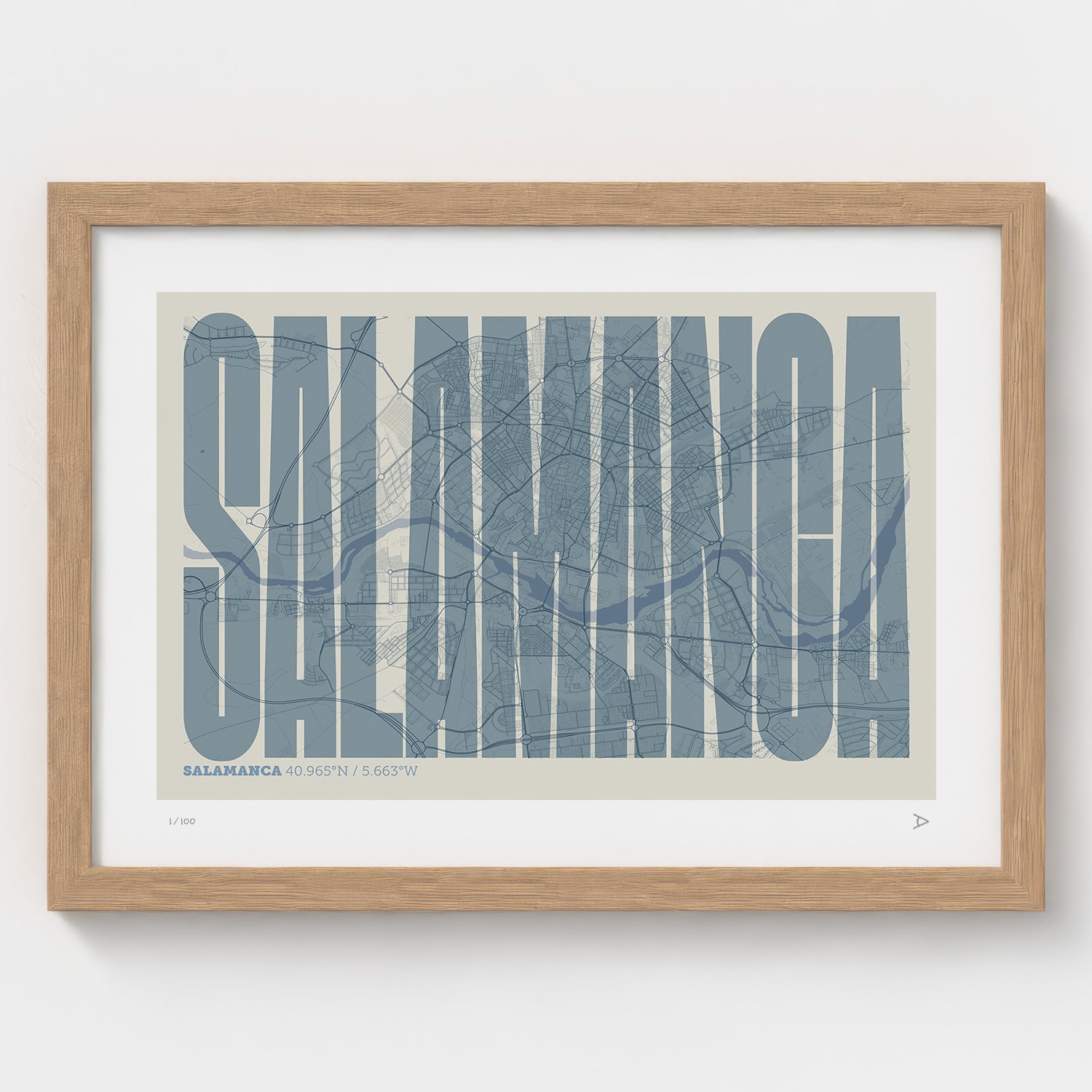 Lámina tipográfica de Salamanca – diseño Extra Comprimida, marco de madera natural