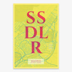 Mapa de San Sebastián de los Reyes en el diseño la Clásica, inspirado en la tipografía cincelada con una fuente elegante que crea un bonito contraste visual diseñado en amarillo y fucsia