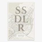 Mapa de San Sebastián de los Reyes en el diseño la Clásica, inspirado en la tipografía cincelada con una fuente elegante que crea un bonito contraste visual diseñado en marrón claro y fondo blanco roto