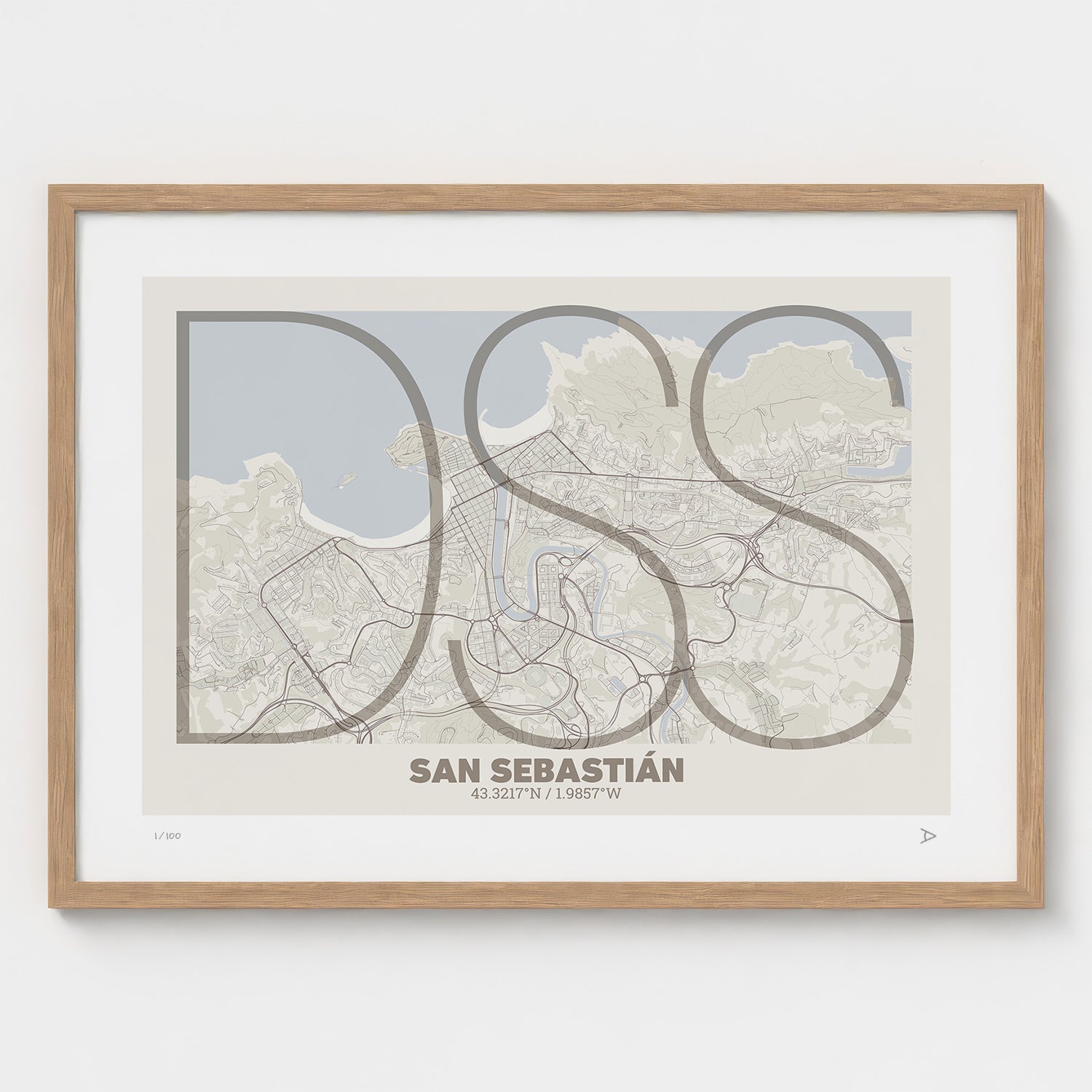 Lámina tipográfica de San Sebastián – diseño Ultrafina, marco de madera natural