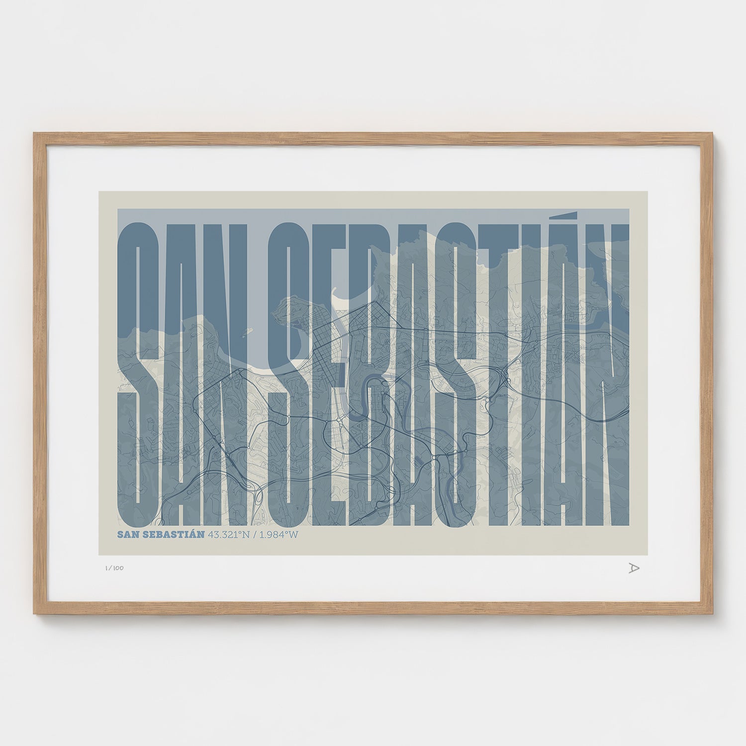 Lámina tipográfica de San Sebastián – diseño Extra Comprimida, marco de madera natural