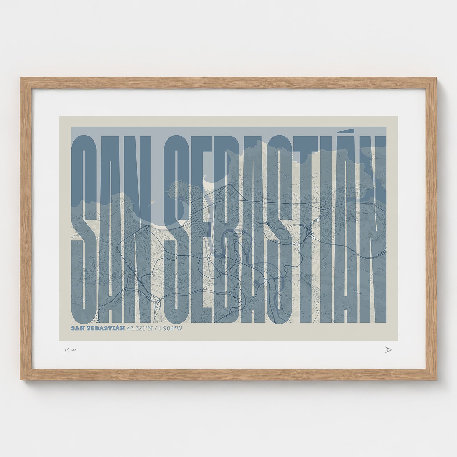 Lámina tipográfica de San Sebastián – diseño Extra Comprimida, marco de madera natural