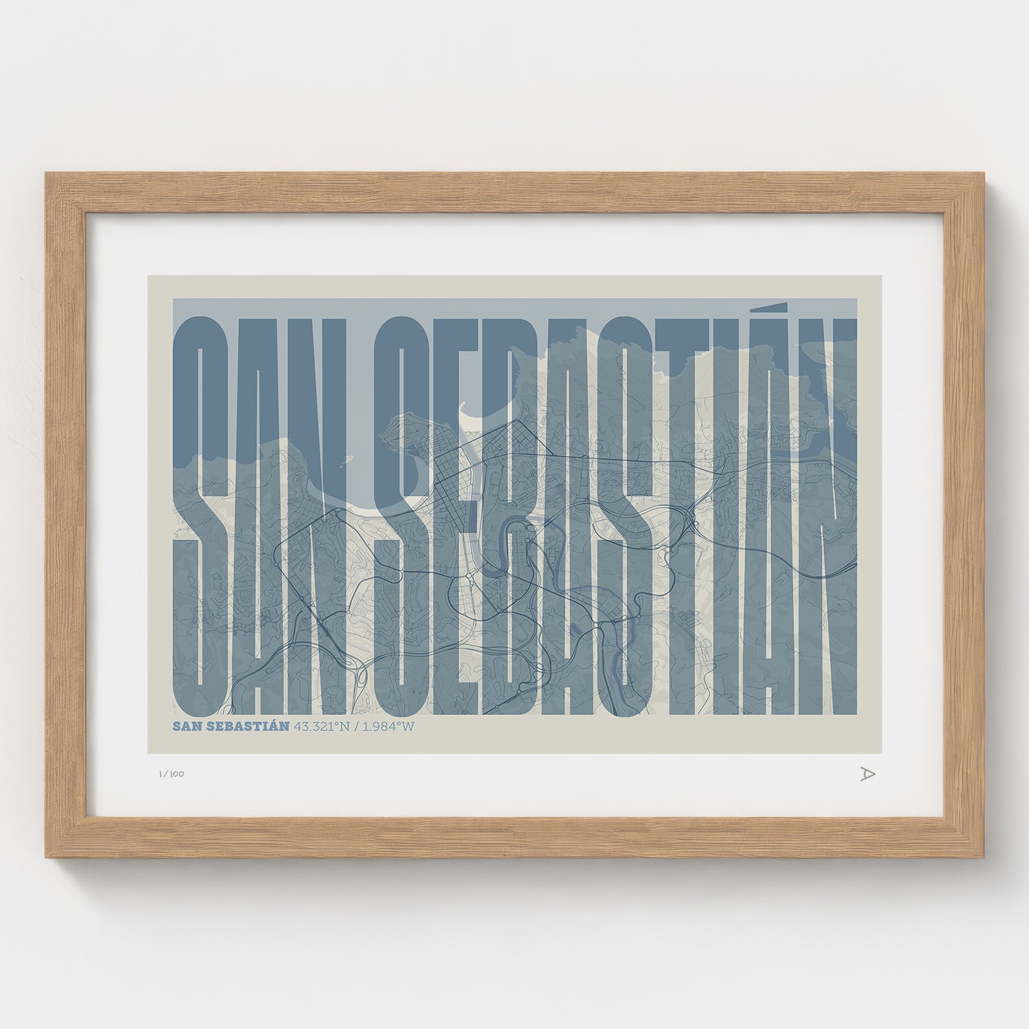 Lámina tipográfica de San Sebastián – diseño Extra Comprimida, marco de madera natural