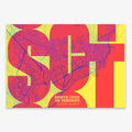Mapa de Santa Cruz de Tenerife en mi diseño la Inseparable, una visión artística con una tipografía expresiva que muestra la abreviatura del nombre sobre el mapa detallado diseñado en amarillo y fucsia